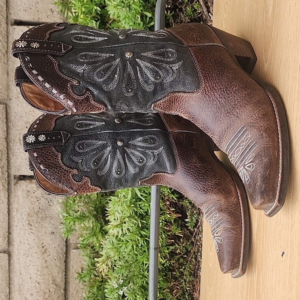 Ariat Brown and Green Heeled Leather Boots Size 7B